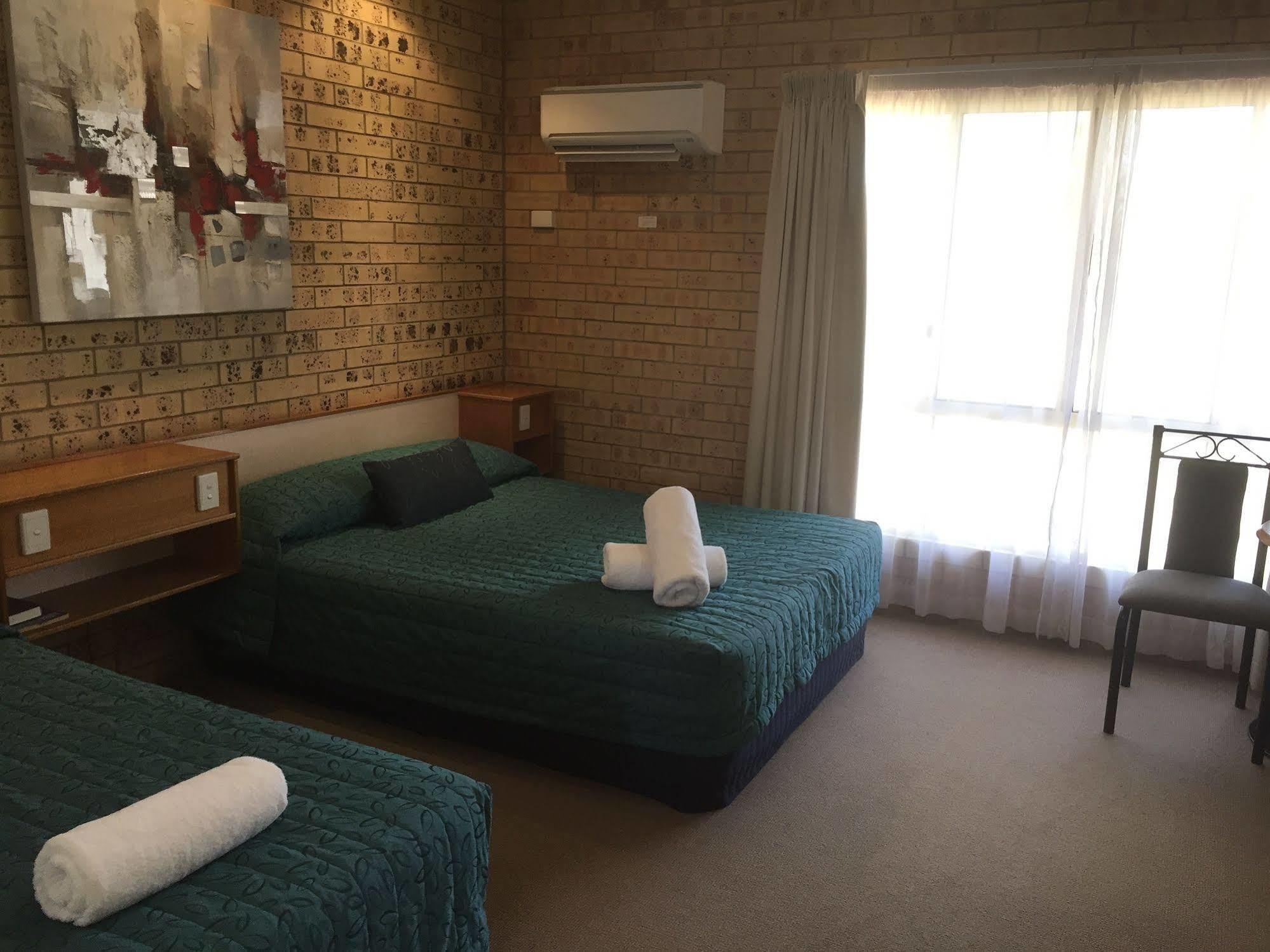 Mulga Country Motor Inn チャールビル エクステリア 写真